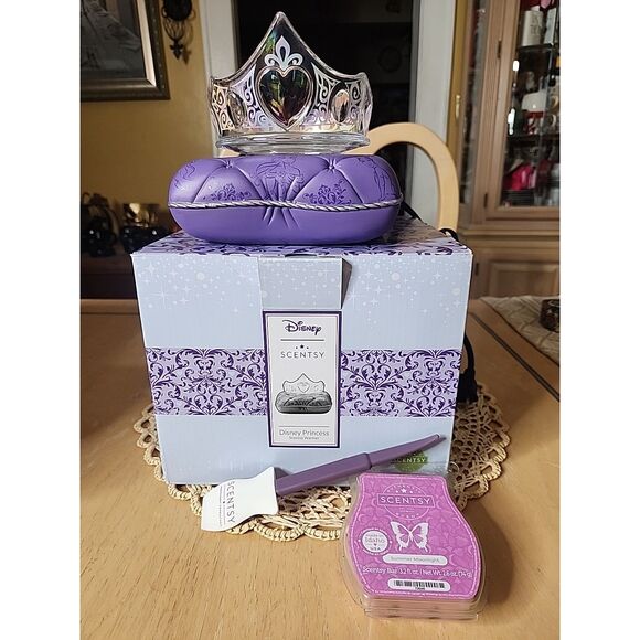 Scentsy DISNEY PRINCESS TIARA Wax Warmer + Scentsy Bar - Picture 1 of 6